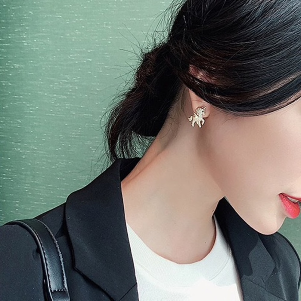 Beautiful studded unicorn earrings - Picture 2 of 4